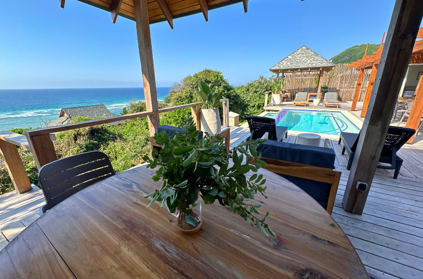 Outside dining area Makana 3A Ponta Mamoli