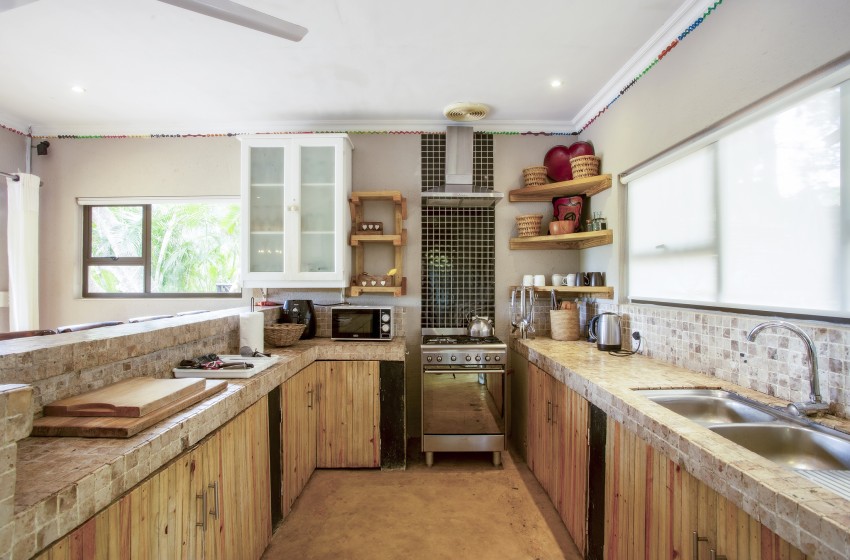 kitchen at Baleia Azul 23, Ponta Mamoli