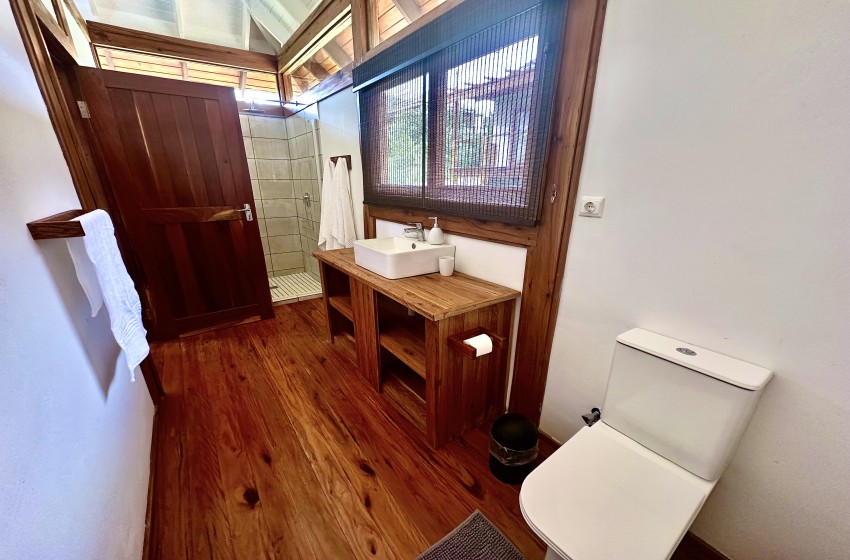 Bathroom at Makana 7 in Ponta Mamoli