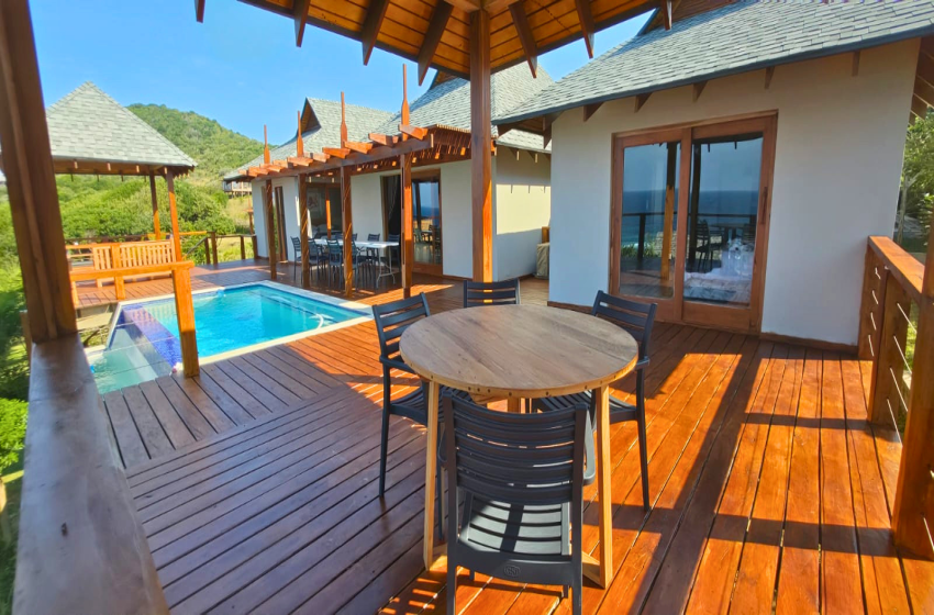 Outside seating at Makana 3B in Ponta Mamoli