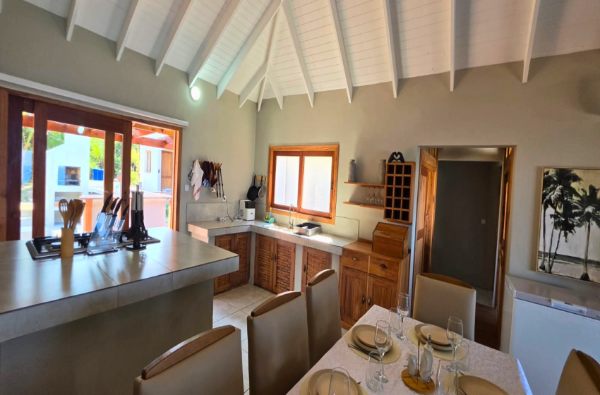 Kitchen and dining ares at Makana 3B in Ponta Mamoli