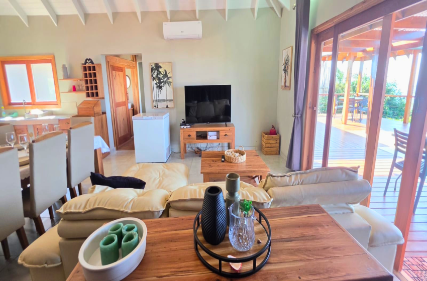 TV lounge area at Makana 3B in Ponta Mamoli