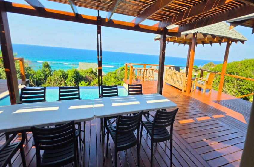 Outside dining area at Makana 3B in Ponta Mamoli