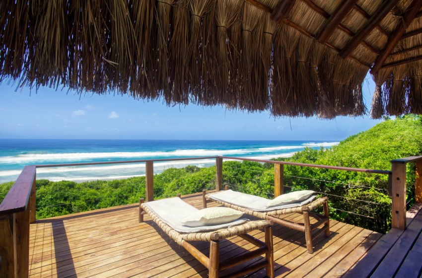 Sun loungers at Aloha 6 in Ponta Mamoli