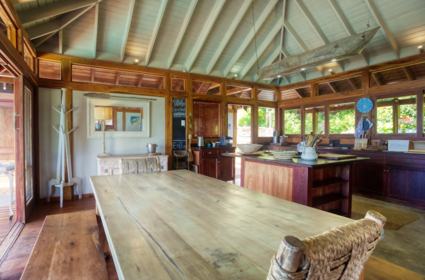 Dining room at Aloha 6 in Ponta Mamoli