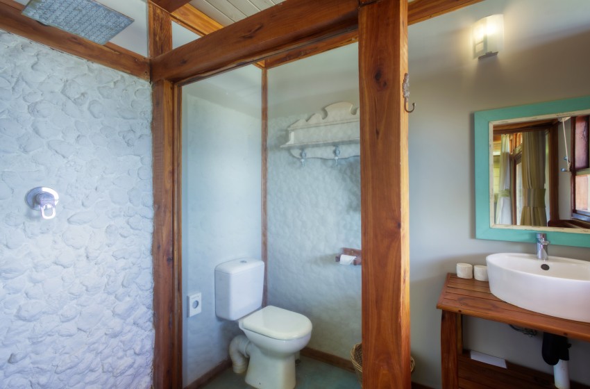 Bathroom at Aloha 6 in Ponta Mamoli