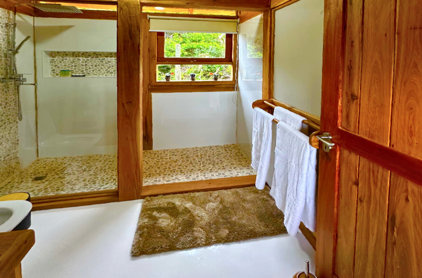 Bathroom with shower at V&K Peak in Ponta Mamoli
