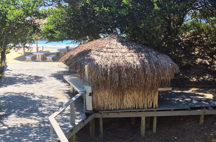 Gazebo on beach walkway at V&K Peak in Ponta Mamoli