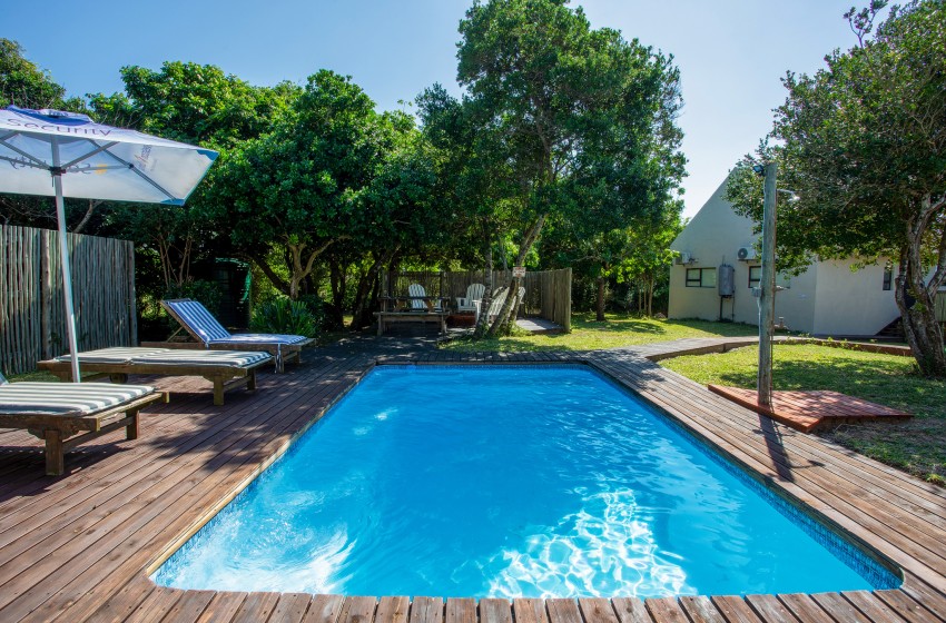 Swimming pool at Baleia Azul 16 in Ponta Mamoli