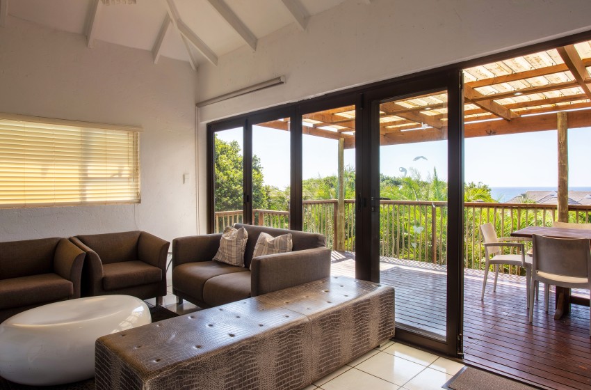 Living room with partial sea view at Baleia Azul 16 in Ponta Mamoli