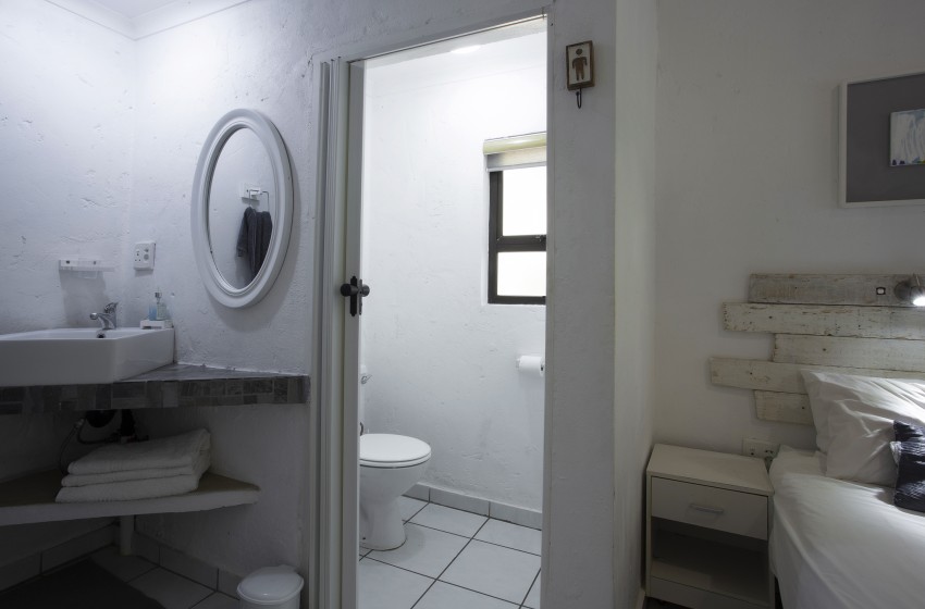 Bathroom at Baleia Azul 16 in Ponta Mamoli