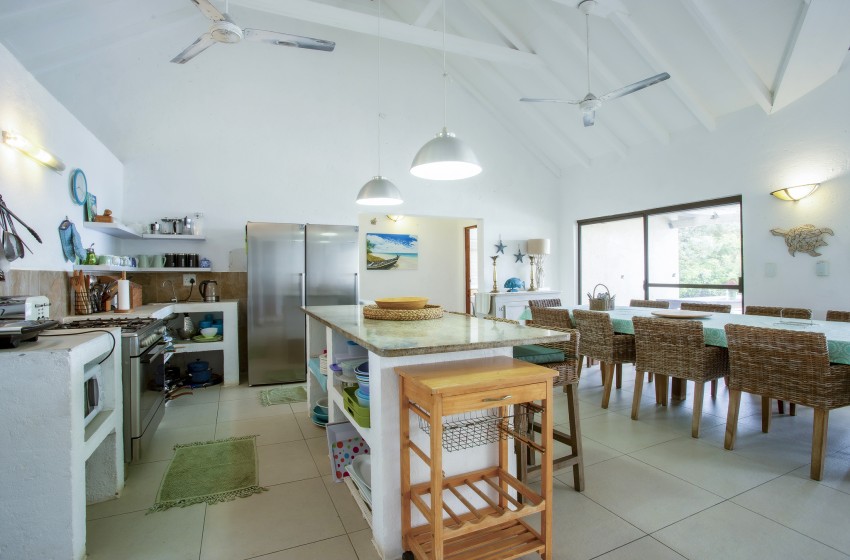 Kitchen at Baleia Azul 20 in Ponta Mamoli