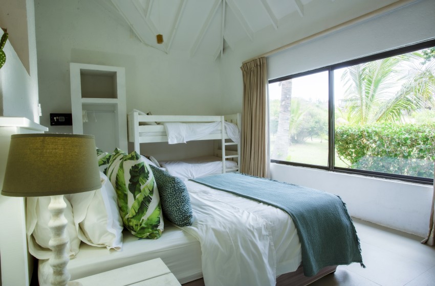 Bedroom with bush view at Baleia Azul 20 in Ponta Mamoli