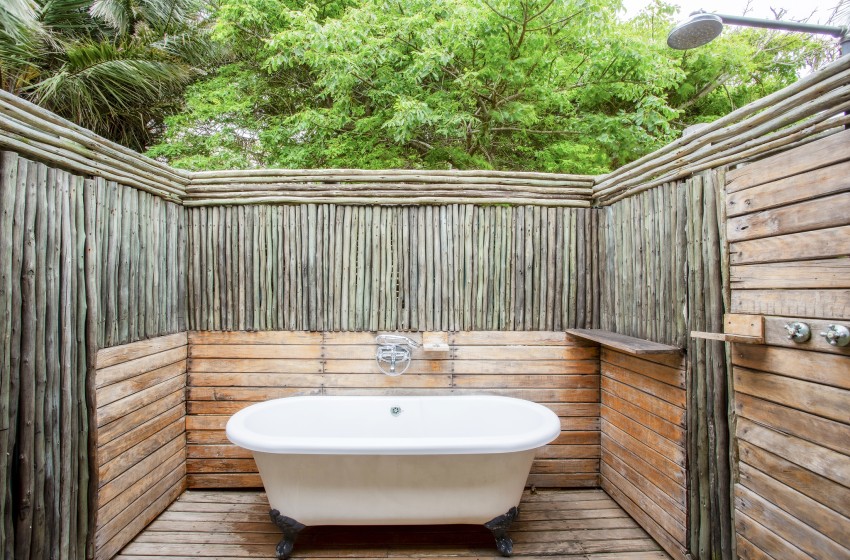 Outside bathing area at Baleia Azul 20 in Ponta Mamoli