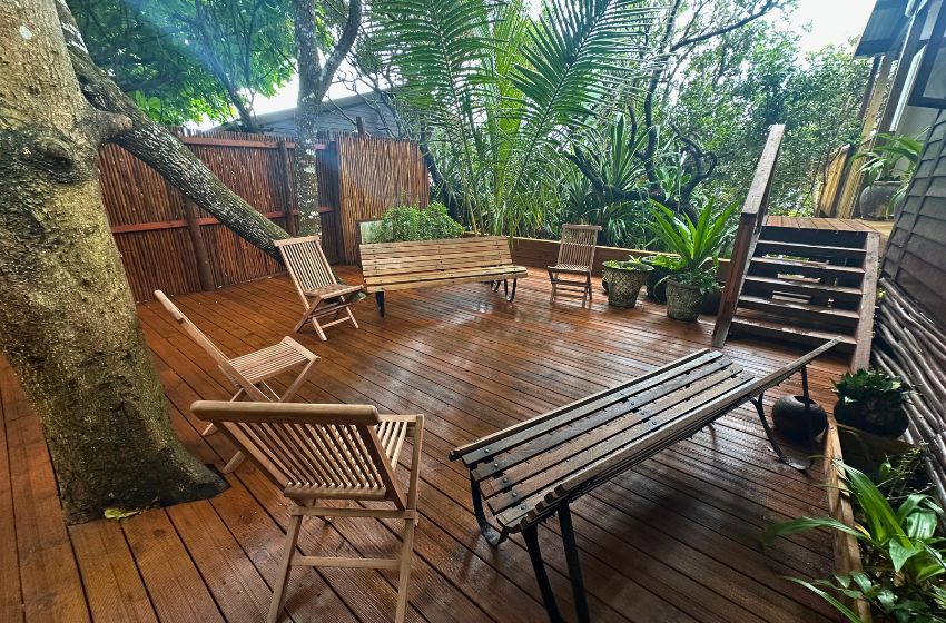 Outside entertainment area at Mar Azul 4 in Ponta Malongane 