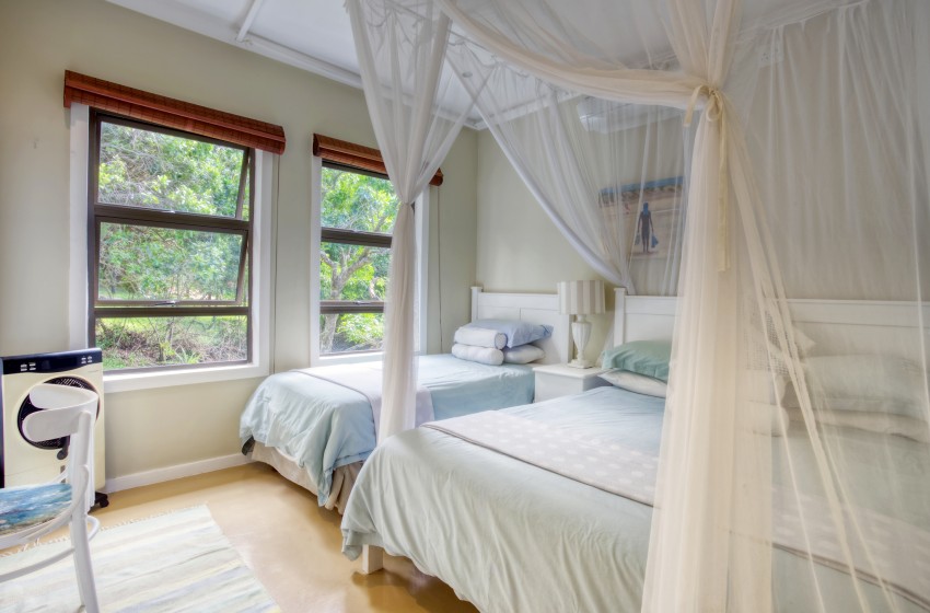 Bedroom 2 at Campismo Ninho 40 in Ponta Malongane