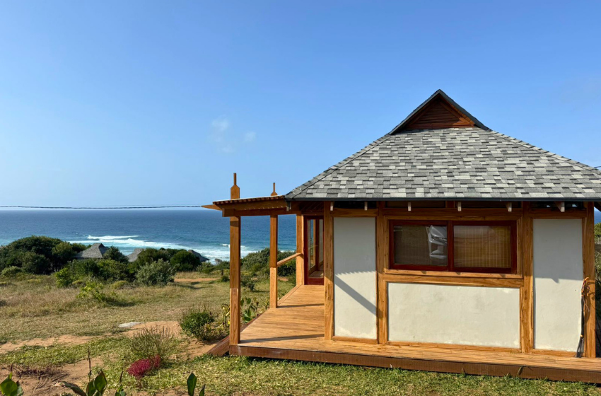 Exterior bachview of Honey's House in Ponta Mamoli