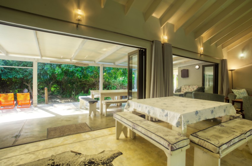 Dining area at Baleia Azul 26 in Ponta Mamoli