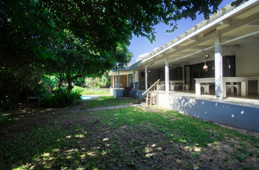 Exterior view of the house at Baleia Azul 26 in Ponta Mamoli