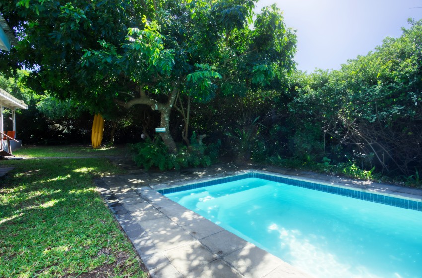 swimming pool area at Baleia Azul 26 in Ponta Mamoli