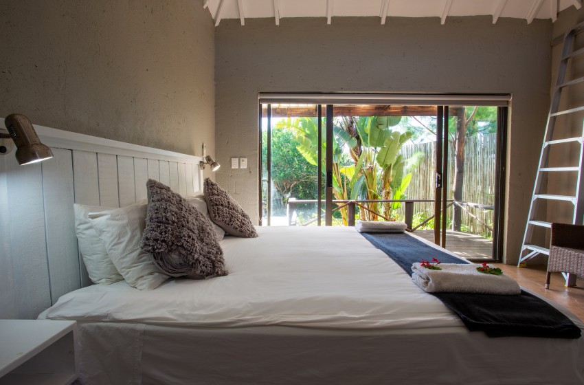 Bedroom 3 with garden view at Baleia Azul 15 in Ponta Mamoli