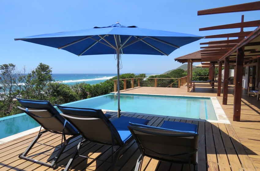 Swimming pool at Aloha 16 in Ponta Mamoli