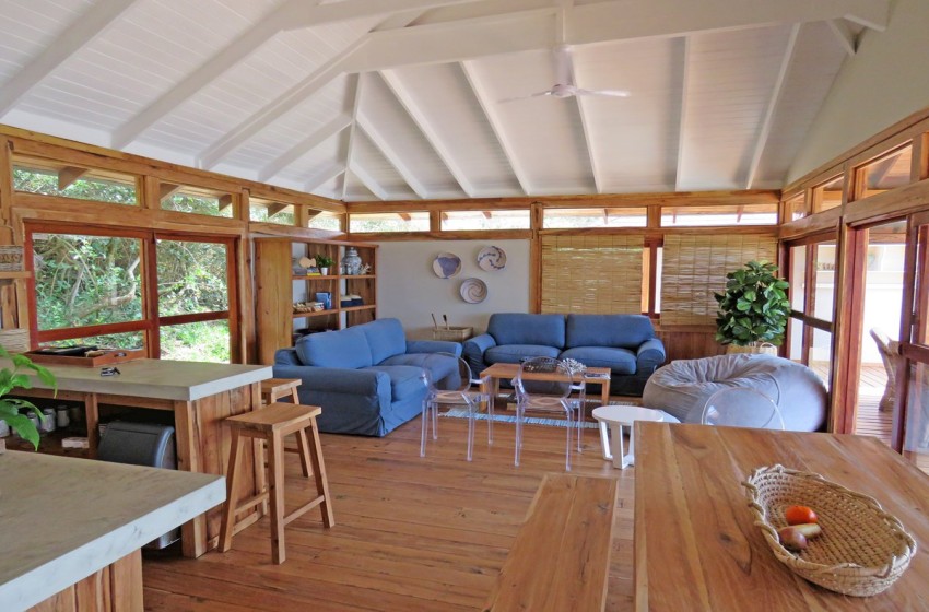 Living room and dining area at Aloha 16 in Ponta Mamoli