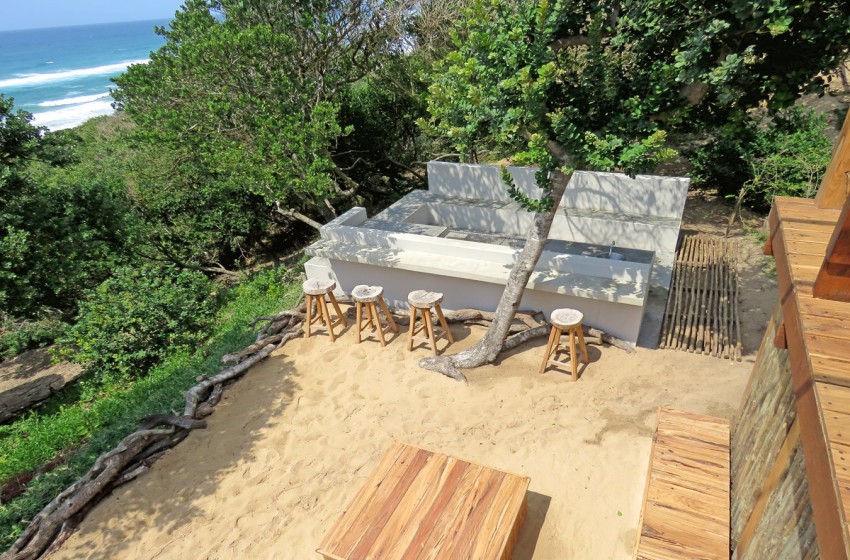 Outside seating at Aloha 16 in Ponta Mamoli