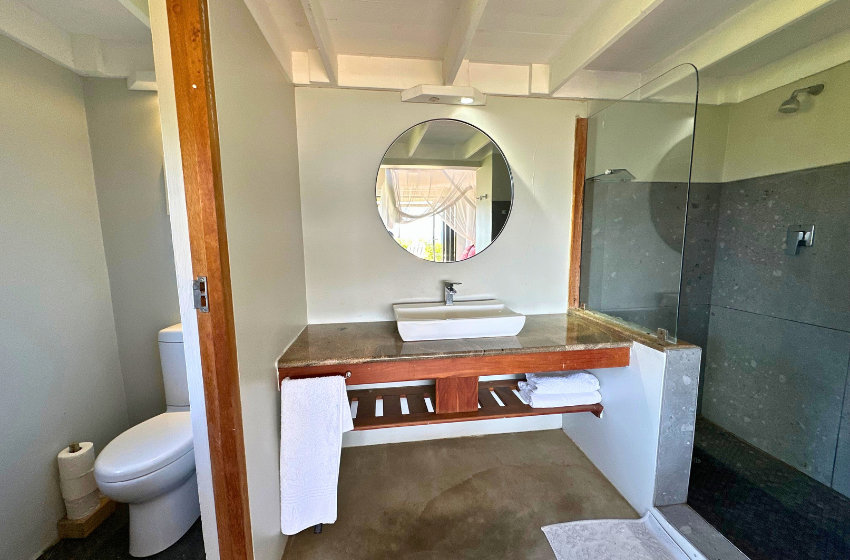 bathroom 1 at Baleia Azul 11 in Ponta Mamoli