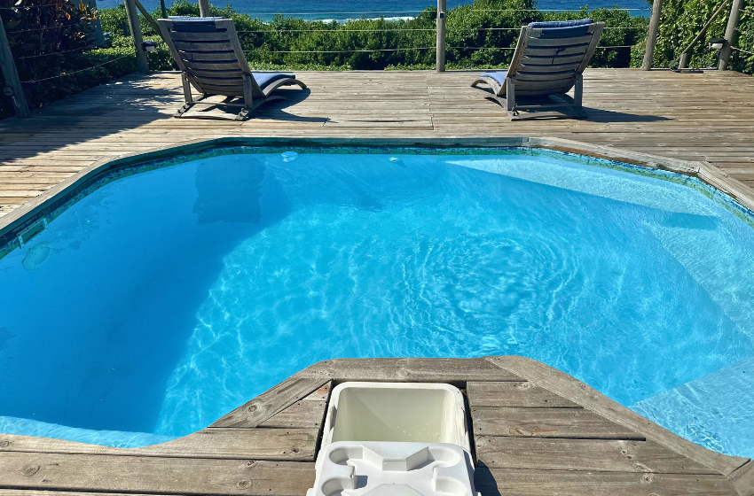 swimming pool at Baleia Azul 11 in Ponta Mamoli