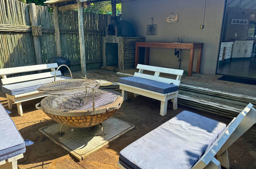 fire pit at Baleia Azul 11 in Ponta Mamoli