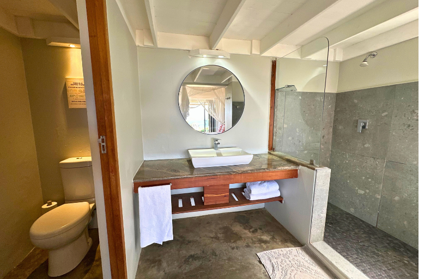 bathroom 3 at Baleia Azul 11 in Ponta Mamoli