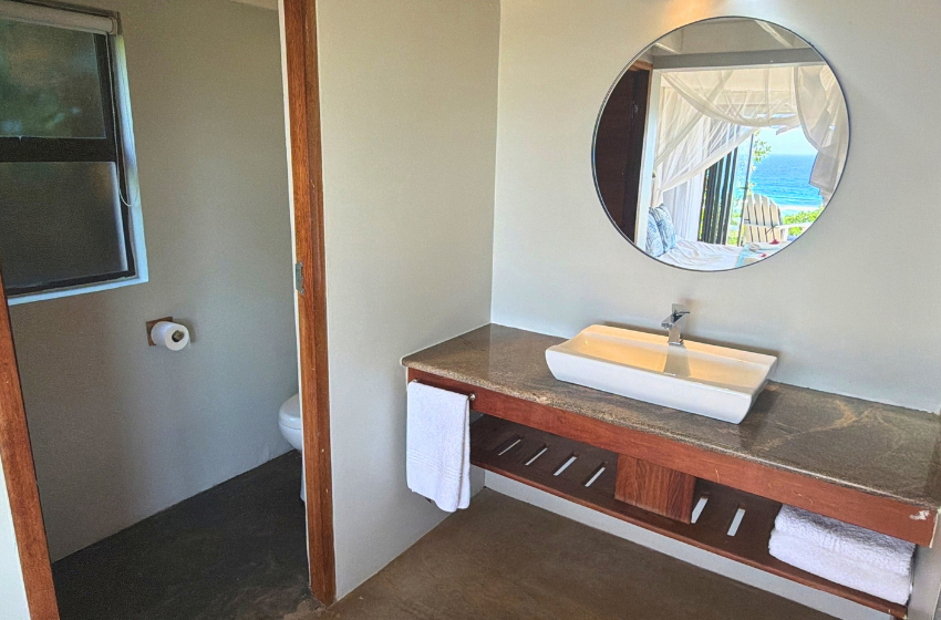 bathroom 4 at Baleia Azul 11 in Ponta Mamoli