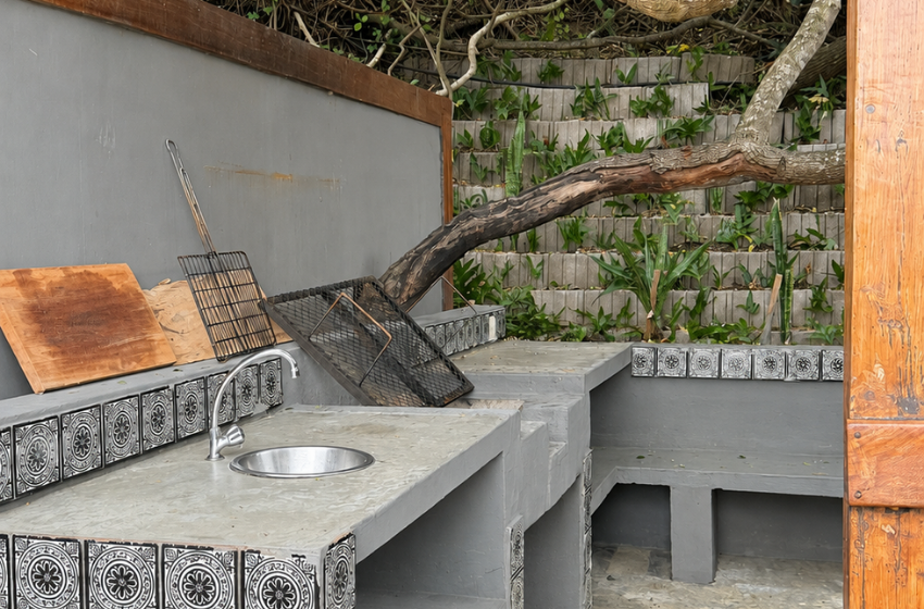 braai and outside kitchen at Aloha 18 in Ponta Mamoli