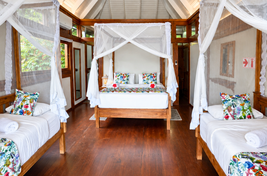 bunk bedroom at Aloha 18 in Ponta Mamoli