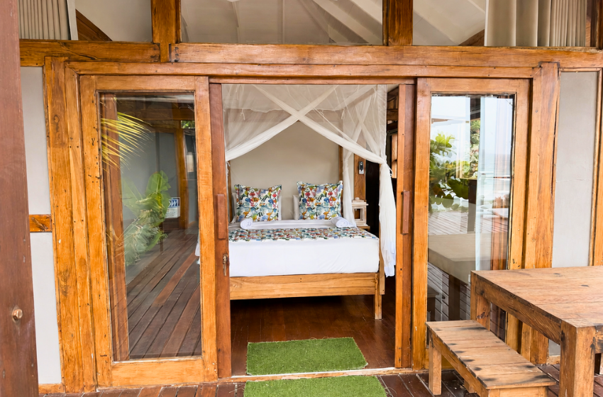 outside view of bedroom at Aloha 18 in Ponta Mamoli