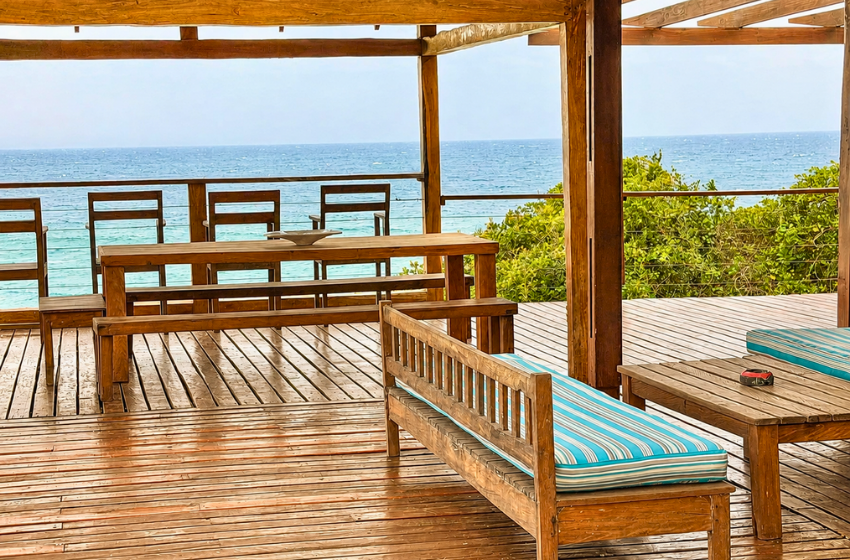 deck with loungers with sea view at Aloha 18 in Ponta Mamoli