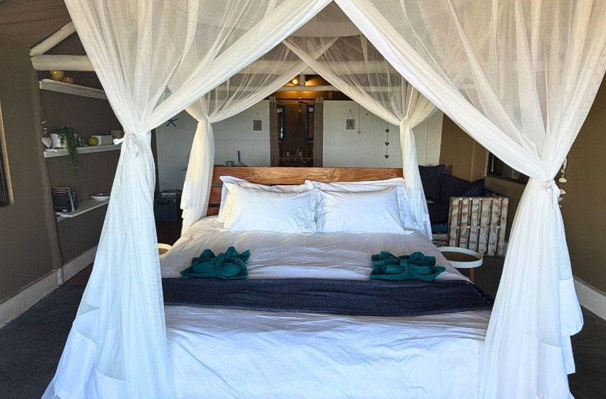 bedroom at Baleia azul beachfront tent 8 in Ponta Mamoli