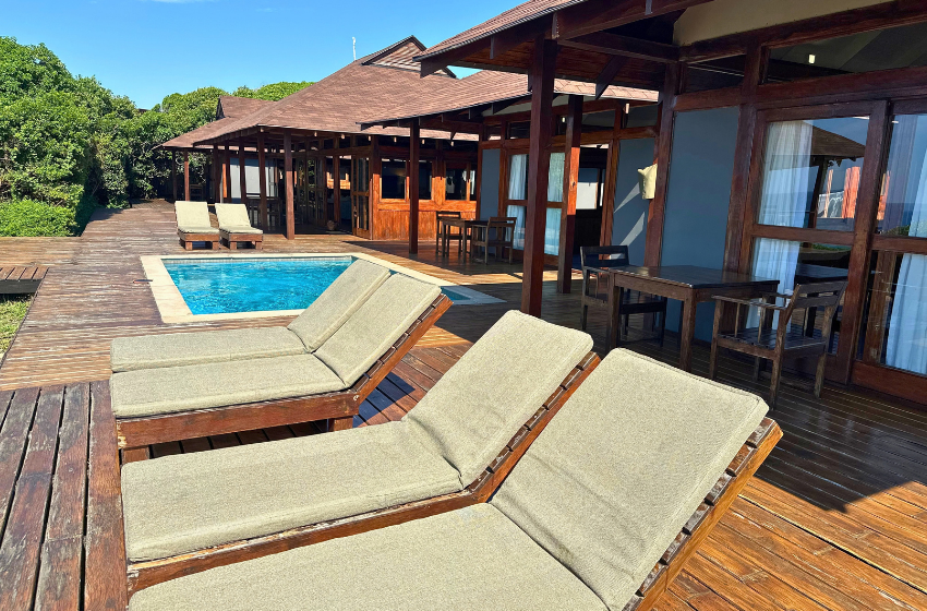 pool and sun loungers at Aloha 3 in Ponta Mamoli