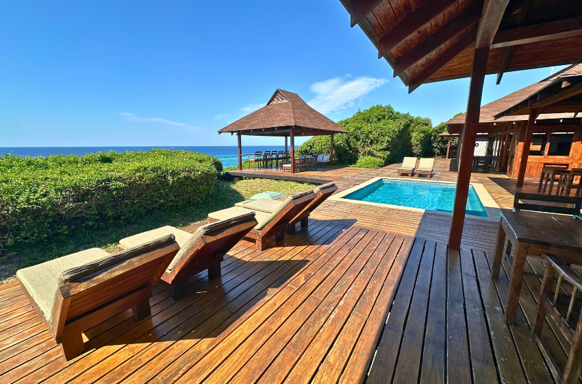 pool and gazebo at Aloha 3 in Ponta Mamoli