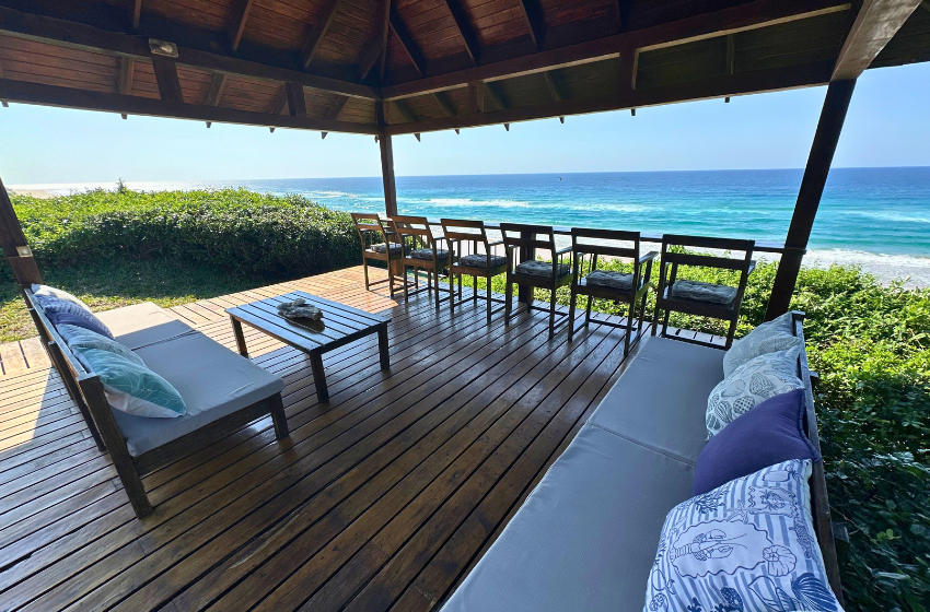 gazebo overlooking the sea at Aloha 3 in Ponta Mamoli