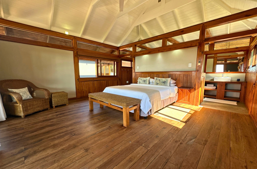 bedroom 1 with bathroom at Aloha 3 in Ponta Mamoli