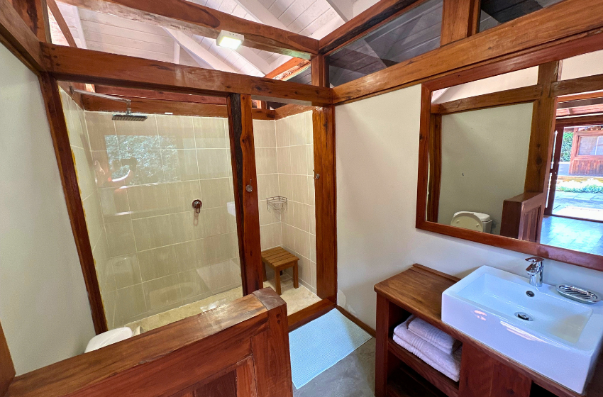 bathroom 4 at Aloha 3 in Ponta Mamoli