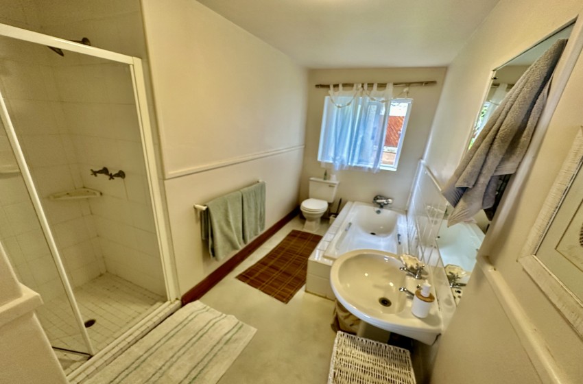 bathroom 2 at kangela 11 in Ponta Malongane