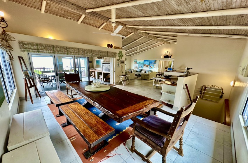 dining area at kangela 11 in Ponta Malongane