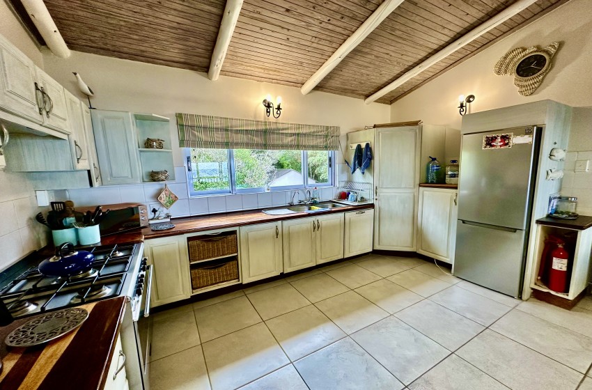 kitchen at kangela 11 in Ponta Malongane