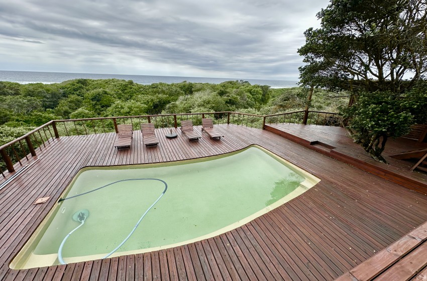 pool with coastal forest and sea view at kangela 11 in Ponta Malongane