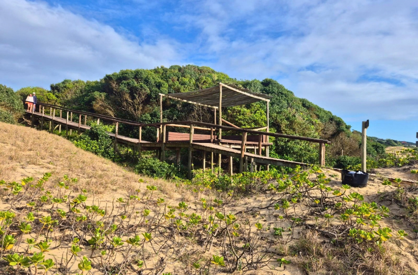 walkway to beach at Kangela 14 in Ponta Malongane
