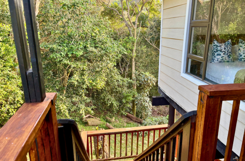 stairway leading from the house at Campismo Ninho 41 in Ponta Malongane