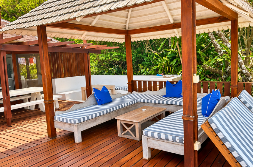 outside lounge at Aloha 7 in Ponta Mamoli